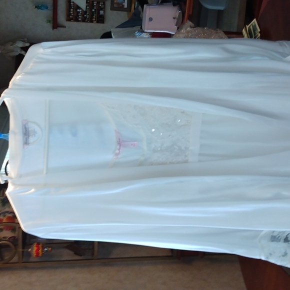 Pretty Sleepwear Nightgown and Robe. 100% Polyester. M Never Worn - Picture 1 of 5